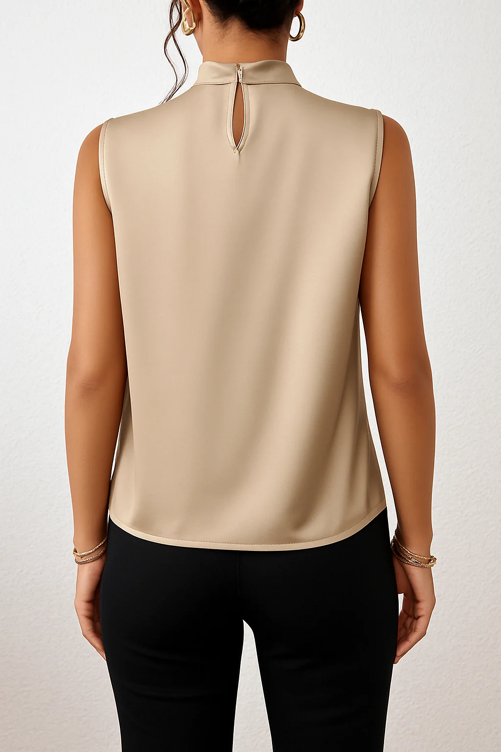 Alma | Blouse dos nu en satin pour femme | Moderne - Image 4