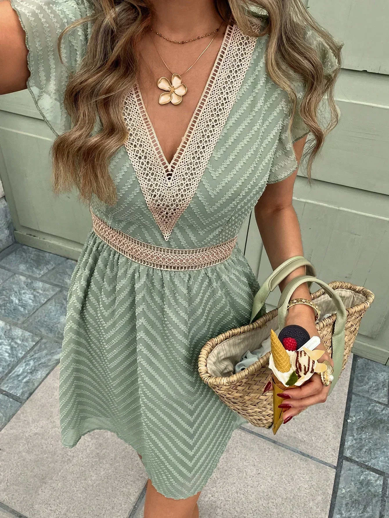 Ombeline | Robe mini d'été à col V pour femme | Tendance - Image 4